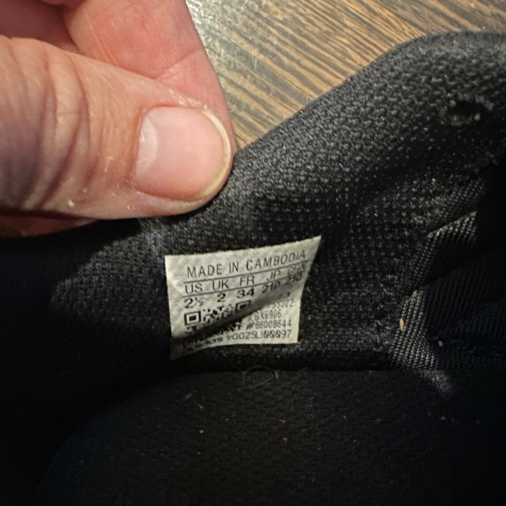 Soccer Cleats, Size 2 1/2 - Picture 5 of 5